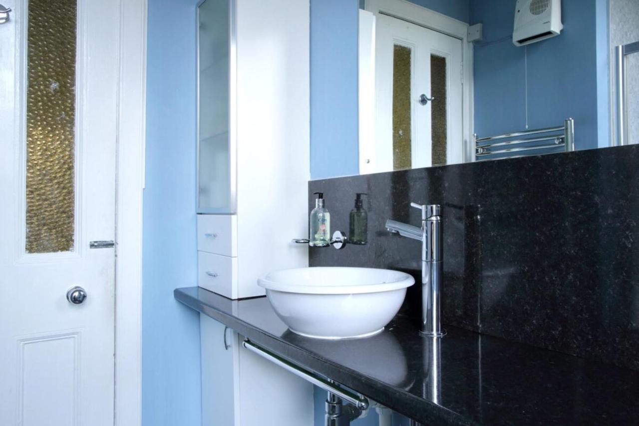 Central And Spacious 2 Bedroom Flat With Garden EDI Kültér fotó